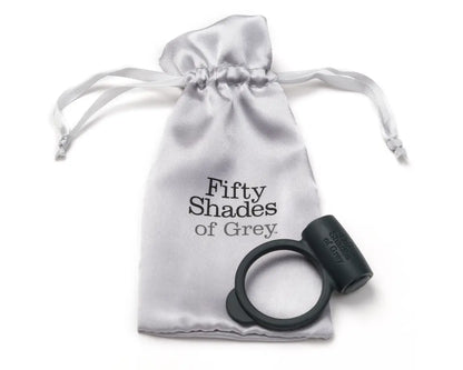 Fifty Shades Of Grey - Cincin Cinta Bergetar Milik Anda dan Saya